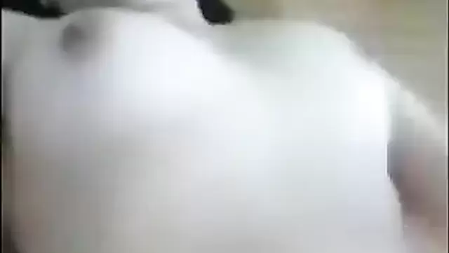 プリプリおっぱいのソロトップレスコサック