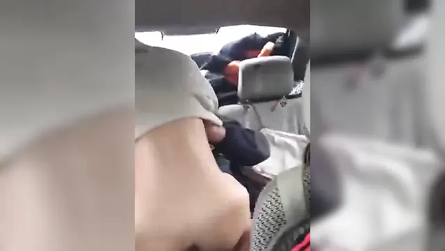 カザフスタン美女と車内でハメまくり。